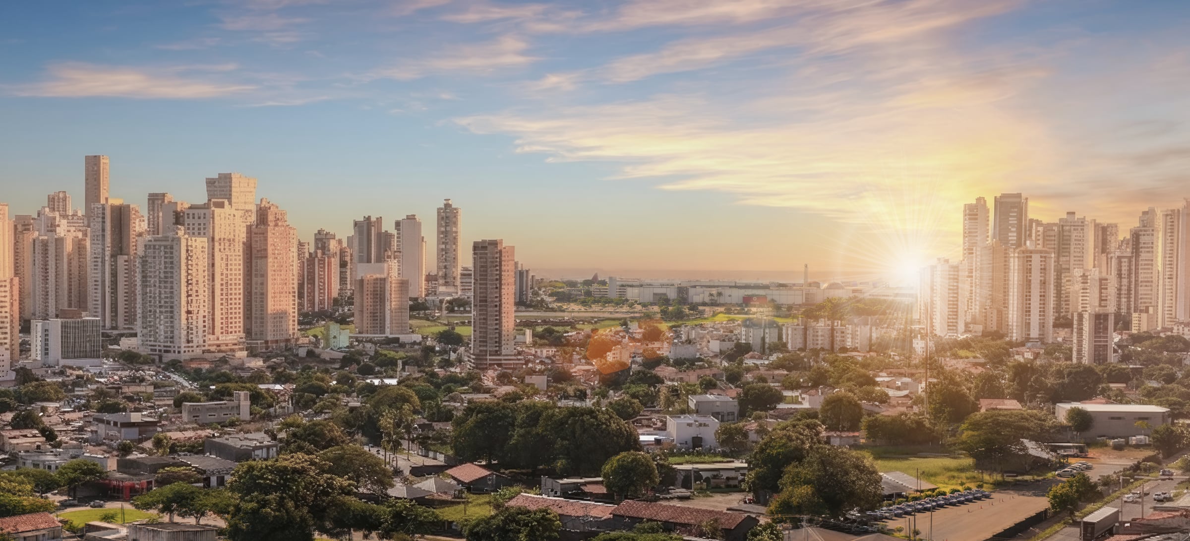 Horizonte dourado de Goiânia visto do Una Areião